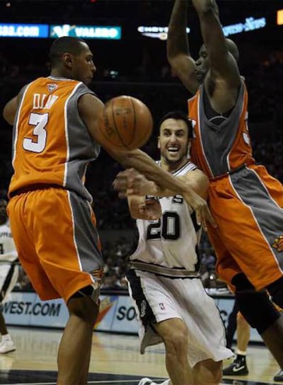 El argentino Ginbili durante el partido ante los Suns