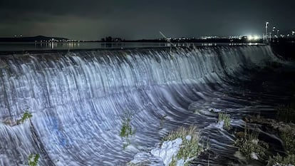La presa Centenario desbordada tras las fuertes lluvias en el Estado de Querétaro, en septiembre de 2025.