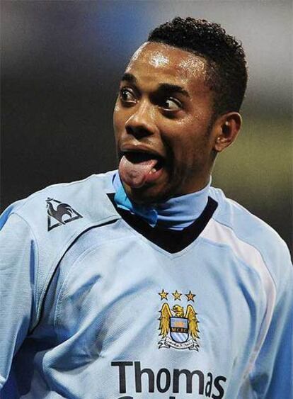 Robinho festeja un gol con el City.