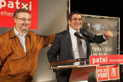 José Blanco y Patxi López, en el primer mitin de campaña del PSE, celebrado en San Sebastián.