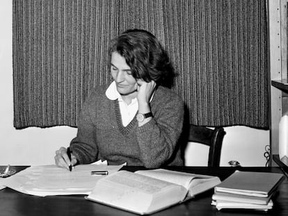 La escritora Carmen Laforet, en Madrid en 1962.