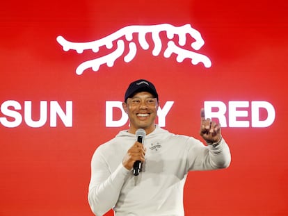 Tiger Woods presenta su nueva firma, Sun Day Red, el lunes 12 de febrero, en Los Ángeles (EE UU).