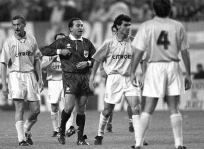 Alejo, en el centro de la imagen, en la final de la Copa del Rey en el estadio Vicente Calderón en 1994.