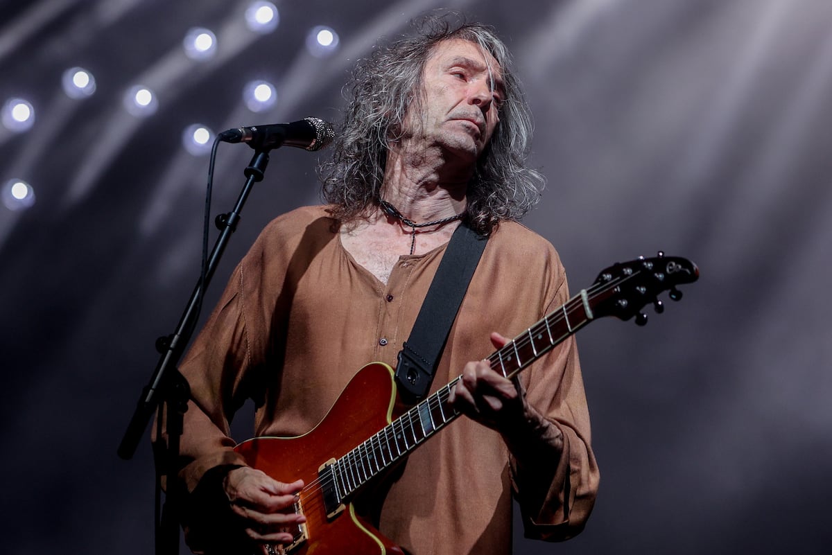 “Robe nos da permiso para sentir en una sociedad que censura la tristeza”: cuatro psicólogos analizan el éxito de sus letras