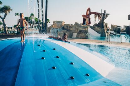 Juegos acuáticos en Iberostar Royal Andalus (La Barrosa-Chiclana, Cádiz).