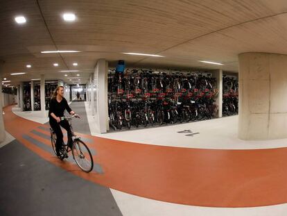 Estacionamento de bicicletas em Utrecht.