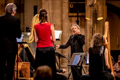 Adrián Rodríguez Van der Spoel dirige a su grupo Música Temprana el concierto inaugural del festival en la catedral de Utrecht el viernes por la tarde.