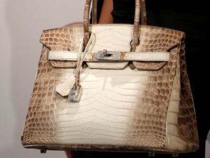 Bolso del modelo Birkin, de Herm&egrave;s, vendido por 300.000 d&oacute;lares.