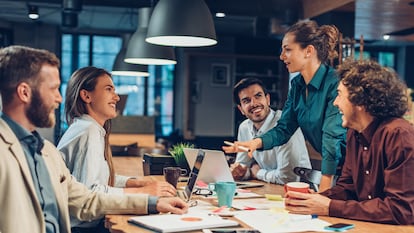 El contacto personal del responsable con el empleado en la vuelta tras las vacaciones es esencial para que la empresa identifique las necesidades de sus empleados a través de un proceso de escucha activa.