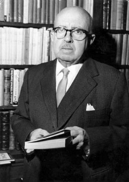 En 1948, Dámaso Alonso confesaba que el vanguardismo del 27 había congelado su creatividad, y que para recuperarla necesitó la sacudida de la guerra. De ahí proceden los poemas de Hijos de la ira (1944). El libro, ahíto de simbología existencial (larvas, cadáveres, flacidez mucilaginosa), abrió las compuertas del horror y del feísmo estético en medio de la atildada e irrelevante lírica garcilasista, y enarboló el versículo de entonación salmódica frente al rigor encorbatado del endecasílabo. Aunque Alonso sostuvo que su protesta no tenía cariz histórico o antifranquista, es difícil explicarla sin apelar al marco en que se concibió.