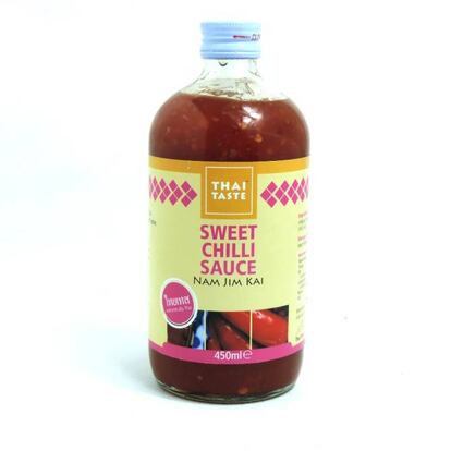 Esta 'sweet chilli sauce' está hecha con salsa de pescado, ajo, chile y azúcar de palma, como recuerdan en Gingerboy (Murillo, 1. Madrid), donde también le añaden lemongrass. En Tailandia se usa para mojar pescado y en fritos o rebozados. “No es habitual, pero encaja perfectamente en carnes a la barbacoa o ensaladas”, dicen desde este restaurante.