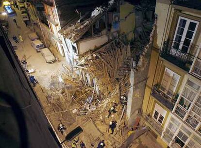 Vista aérea del edificio que se desplomó el pasado sábado en el centro de Santander.