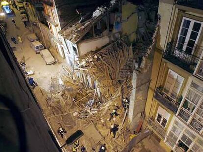 Vista aérea del edificio que se desplomó el pasado sábado en el centro de Santander.