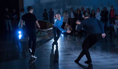 De izquierda a derecha, Israel Galván, Cesc Gelabert y Jon Maya, anoche en el estreno de 'Soliloquios'.