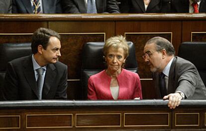 José Luis Rodríguez Zapatero, Maria Teresa Fernández de la Vega y Pedro Solbes, en la apertura de la VIII Legislatura de las Cortes Generales.