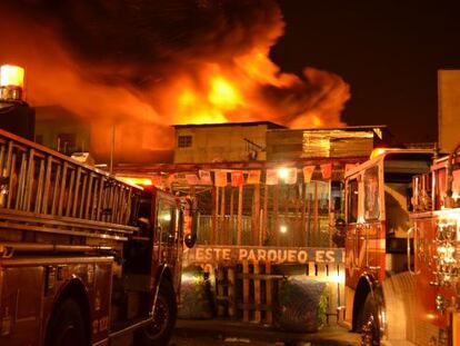 Os bombeiros trabalharam por mais de 12 horas para combater as chamas.