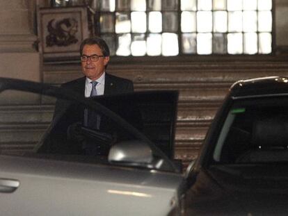 Artur Mas sortint del Palau de la Generalitat ahir.