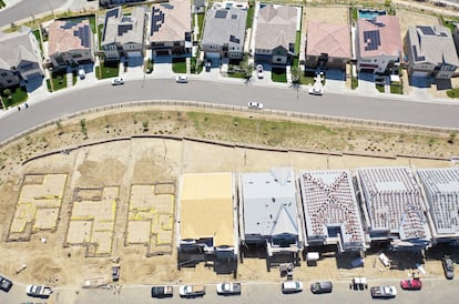 Casas en construcción en Los Ángeles (California), en septiembre de 2023.