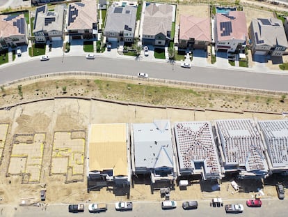 Casas en construcción en Los Ángeles (California), en septiembre de 2023.