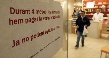 Farmacia Bansell de l'Esquirol que se verá obligada a cerrar por los impagos de la Generalitat catalana.