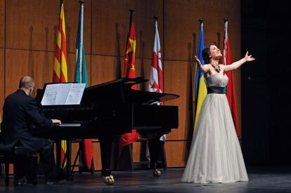 La joven soprano ucraniana Olga Kulchynska,, ganadora del viñas, durante el concurso.