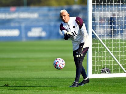 Keylor Navas, en un entrenamiento en la ciudad deportiva del PSG.