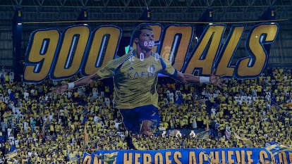 Una pancarta en el estadio de la Universidad Rey Saúd celebraba el día 13, durante el partido entre el Al Nassr y el Al-Ahli los 900 goles que Cristiano Ronaldo ha marcado en su carrera profesional.