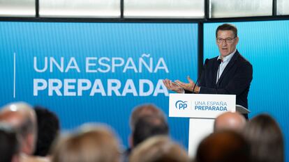 El presidente del PP, Alberto Núñez Feijóo, interviene durante un acto sectorial del Partido Popular sobre economía, en Casa Seat, el pasado 26 de junio de 2023, en Barcelona.
