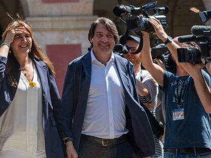 La presidenta suspendida del Parlament, Laura Borràs, y el diputado, Francesc de Dalmases, el pasado mes de julio en el Parlament.