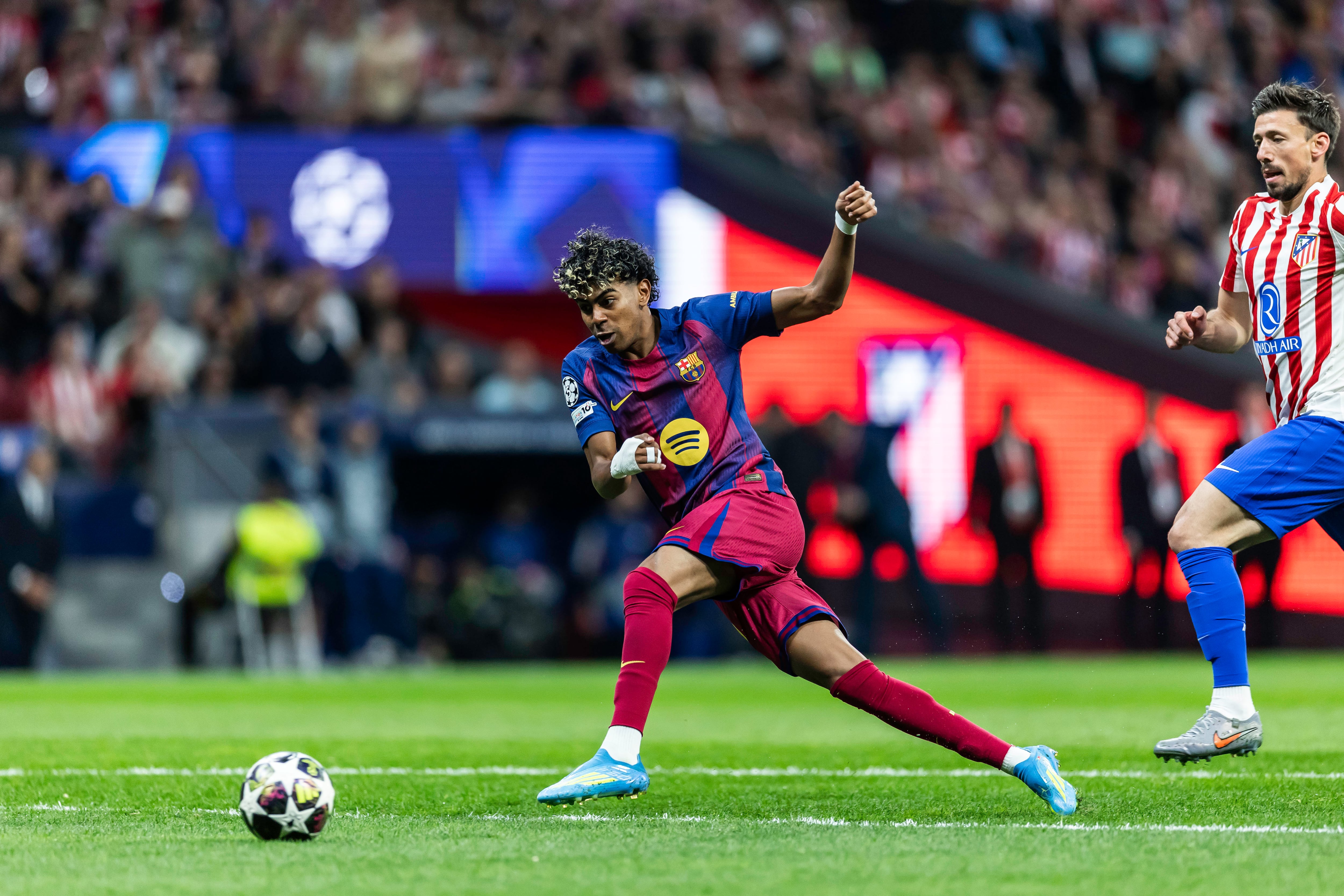 Lamine Yamal, durnate el partido de cuartos de Champions este martes. 