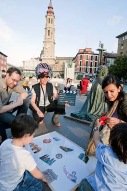 Niños participantes en 'Divertour', en el entorno de la plaza del Pilar de Zaragoza.