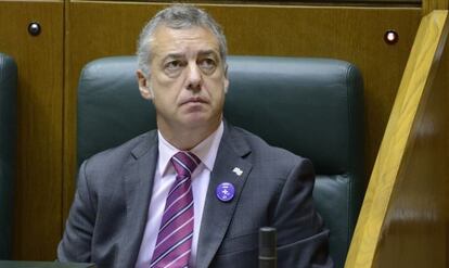 Urkullu, durante el pleno del Parlamento vasco en Vitoria.