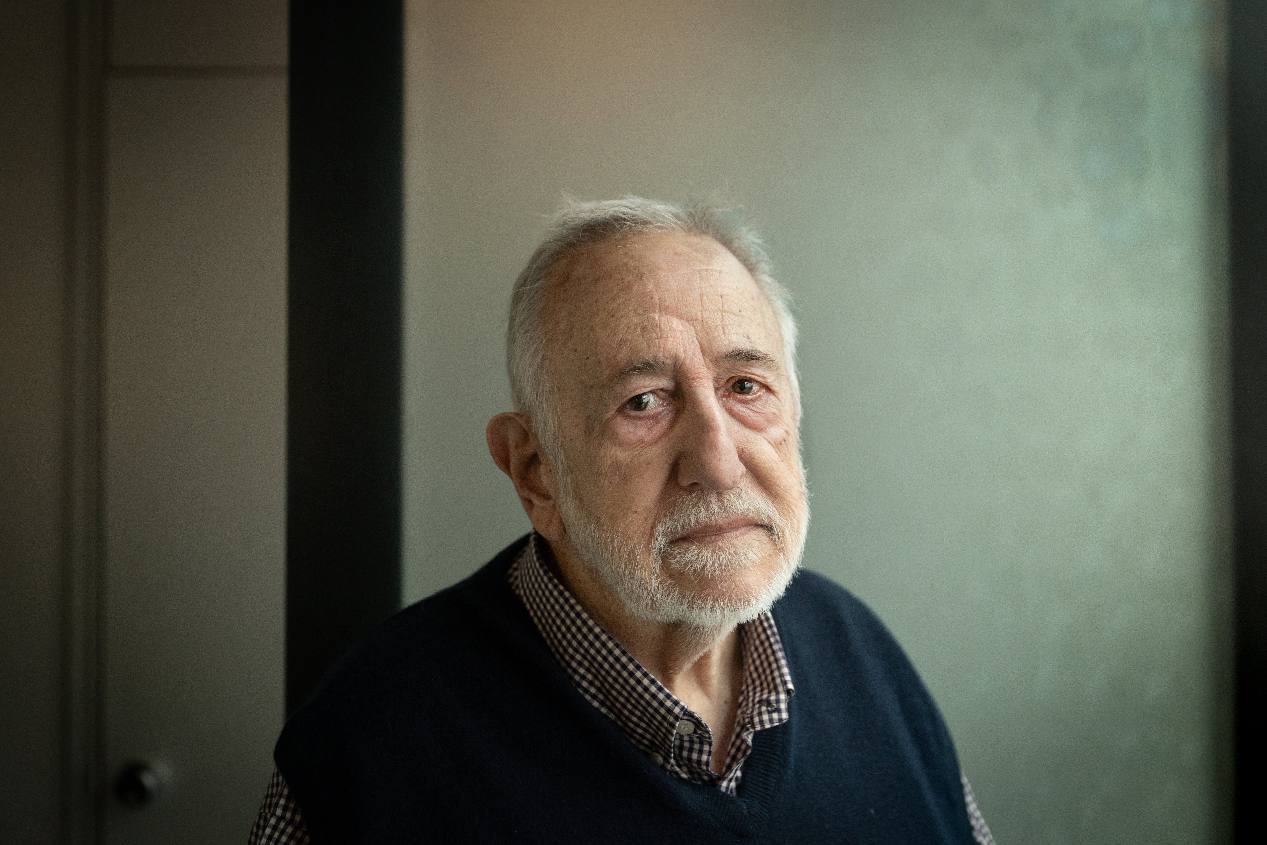 10 de Septiembre 2024, Buenos aAires, Argentina. Adolfo Aristarain, director de cine argentino posa en el MALBA (Museo de Arte Latinoamericano de Buenos Aires) en el barrio de Palermo. 