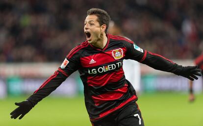 Chicharito consiguió su gol 15 en el fútbol alemán.