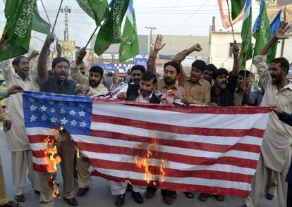 Manifestación en protesta por el ataque de la OTAN en Pakistán.