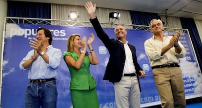 Carlos Floriano, Mar&iacute;a Dolores de Cospedal, Alberto Fabra y Esteban Gonz&aacute;lez Pons, anoche en Gandia.