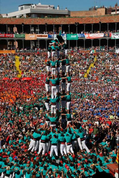 Los Castellers de Vilafranca en el XXI Concurso de Castillos que se celebra bienalmente en Tarragona, el pasado mes de enero.