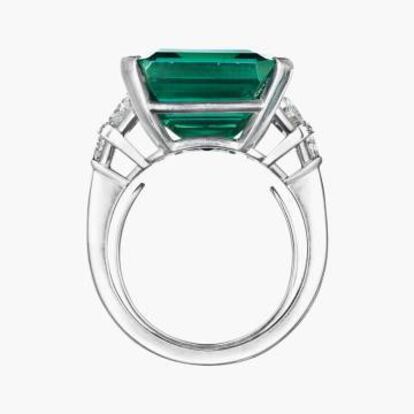 La esmeralda Rockefellerun anillo creado por Raymond C. Yard, cuyo valor estimado es de entre cuatro y seis millones de dólares.