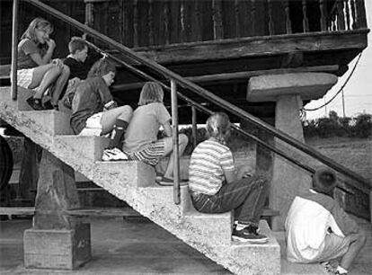 Niños procedentes de un orfanato ruso que permanecieron en familias de acogida en Asturias.