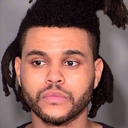 En enero de 2015, el cantante The Weeknd fue detenido en Las Vegas (Nevada) por golpear a un policía en la cabeza.