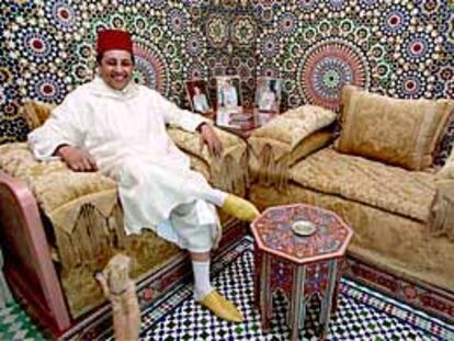 El embajador del rey de Marruecos, en el salón árabe de su residencia de Puerta de Hierro, en Madrid.
