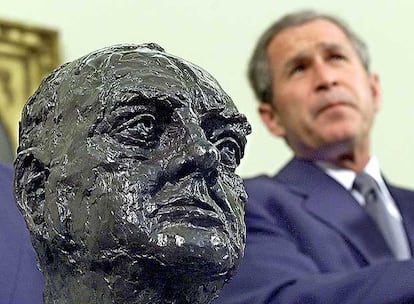 La escultura de Winston Churchill que Blair prestó a George W. Bush.