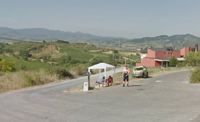 Vista de la bifurcación del camino de Santiago Francés, en el término municipal de Ponferrada, a las afueras de la ciudad, en agosto de 2016.