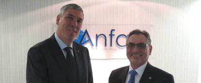 José Vicente de los Mozos, presidente de Anfac, a la izquierda junto con el expresidente, Antonio Cobo