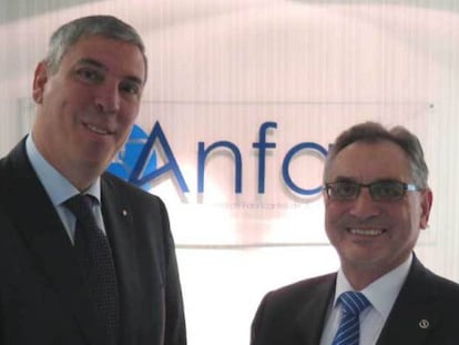 José Vicente de los Mozos, presidente de Anfac, a la izquierda junto con el expresidente, Antonio Cobo