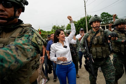 Luisa González, a su llegada a un centro de votación en Canuto, Ecuador.