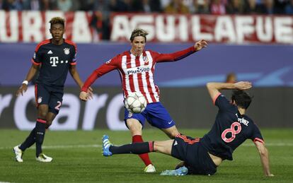 Fernando Torres del Atlético de Madrid durante una jugada.