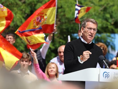 El presidente del Partido Popular, Alberto Núñez Feijóo, en un mitin este domingo en Zaragoza.