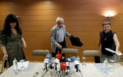 Irantzu Varela, Ramón Zallo y Begoña Zabala presentan su propuesta de unidad electoral en Eusakdi y Navarra.