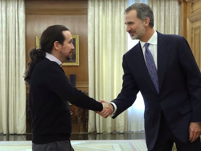 El exvicepresidente del Gobierno Pablo Iglesias y el rey Felipe VI, durante un encuentro en el Palacio de la Zarzuela en 2019.